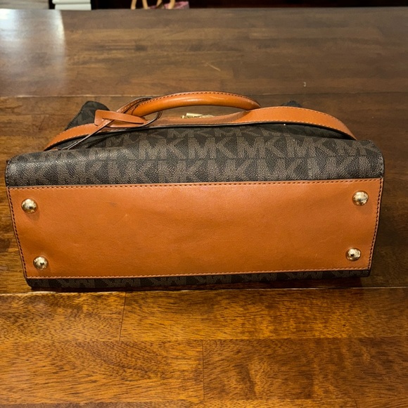 Michael Kors Large Brown Signature Hamilton Tote EUC - Picture 9 of 11